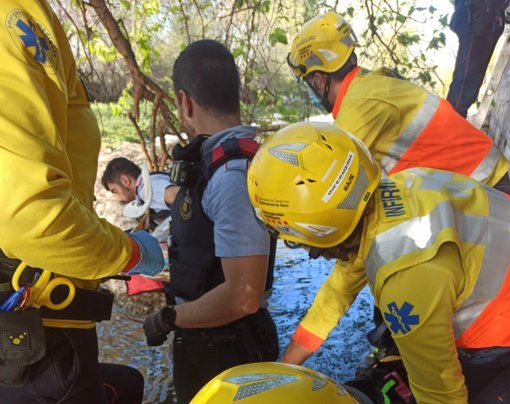 Rescaten un home que havia caigut al riu Sec i estava inconscient